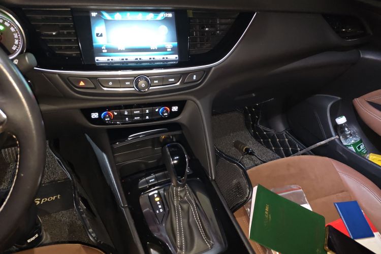 别克 君威 2019款 20T 精英型 国VI中控内饰16