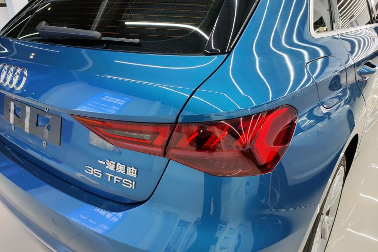 奥迪A3 2021款 Sportback 35 TFSI 时尚致雅型车身外观9