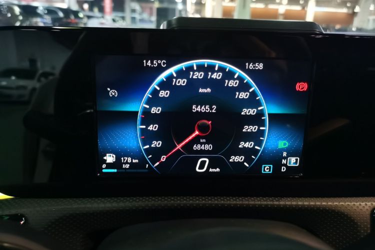 奔驰A级 2020款 A 180 L 运动轿车局部细节14