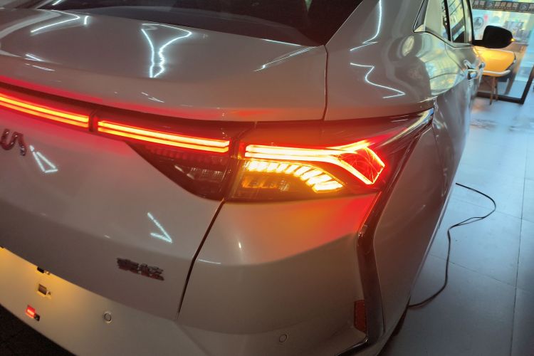 东风风神 奕炫 2021款 230T 自动追影版车身外观6006