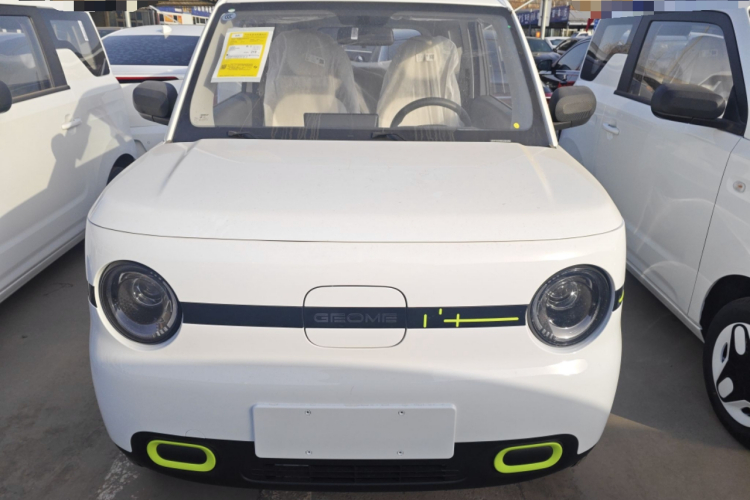 吉利银河 熊猫 2025款 210km 元气熊车身外观2