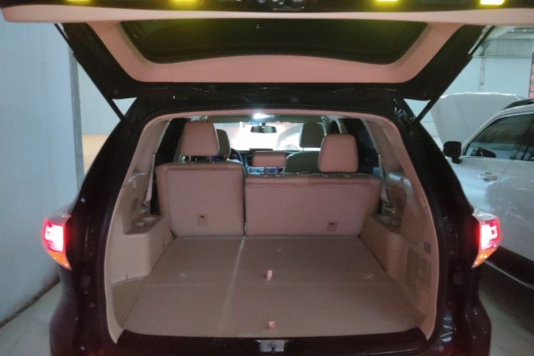 丰田 汉兰达 2015款 2.0T 两驱精英版 5座机舱底盘23