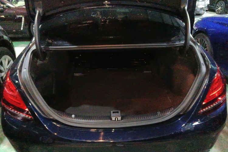 奔驰C级 2019款 C 260 运动版机舱底盘23