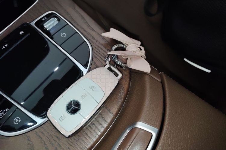 奔驰E级 2023款 改款 E 300 L 时尚型中控内饰11