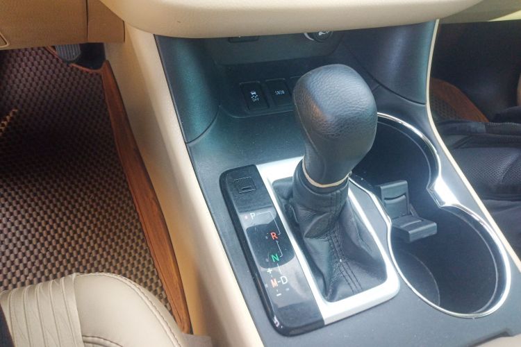 丰田 汉兰达 2015款 2.0T 两驱精英版 5座中控内饰18