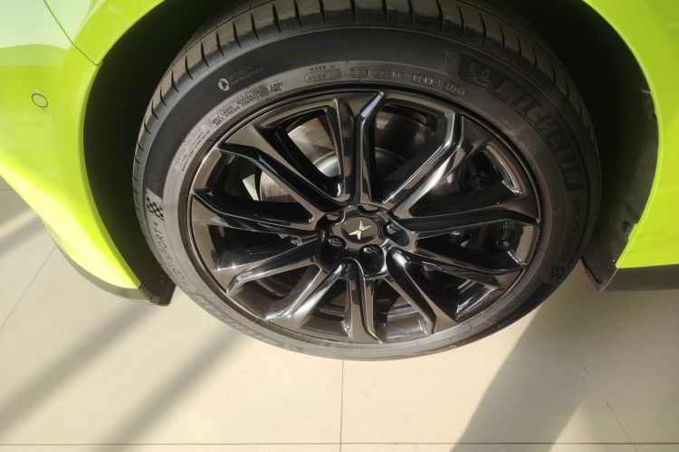 小鹏P7 2022款 670E+鹏翼版车身外观6003