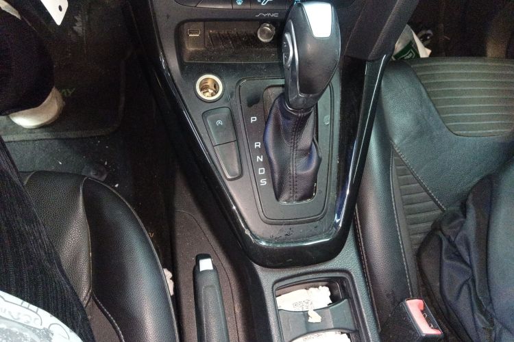 福特 福克斯 2015款 三厢 EcoBoost 125 自动超能风尚型中控内饰18