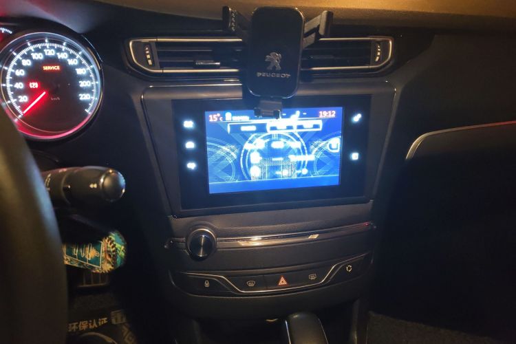 标致408 2015款 1.2T 自动豪华版局部细节16