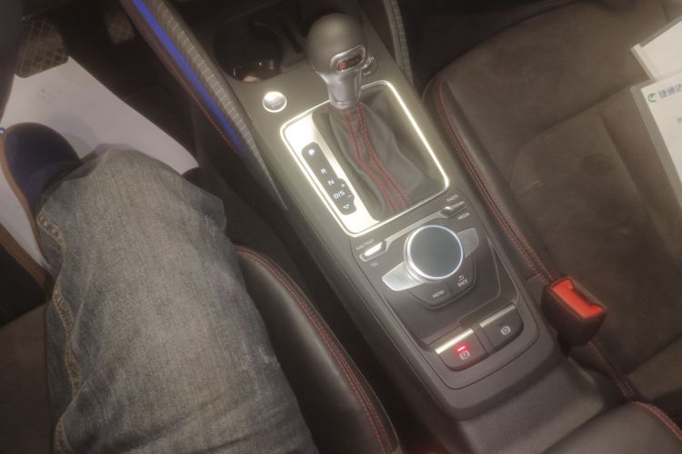 奥迪Q2L 2024款 35TFSI 豪华动感型中控内饰18