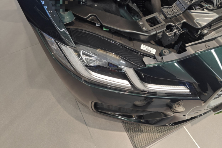 捷豹XFL 2022款 XFL 2.0T P250 两驱精英运动版车身外观8