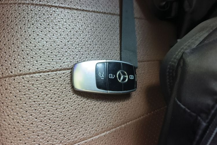 奔驰E级 2016款 E 300 L 豪华型中控内饰7001