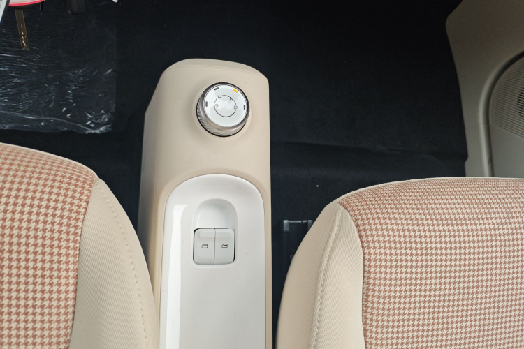 五菱汽车 宏光MINIEV 2024款 第三代 215km 青春版中控内饰18