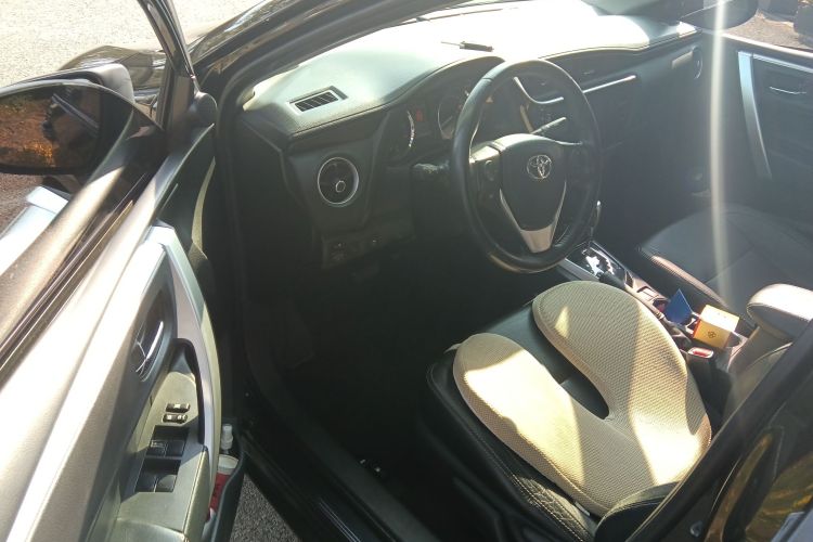 丰田 卡罗拉 2017款 改款 1.2T S-CVT GL-i真皮版中控内饰20