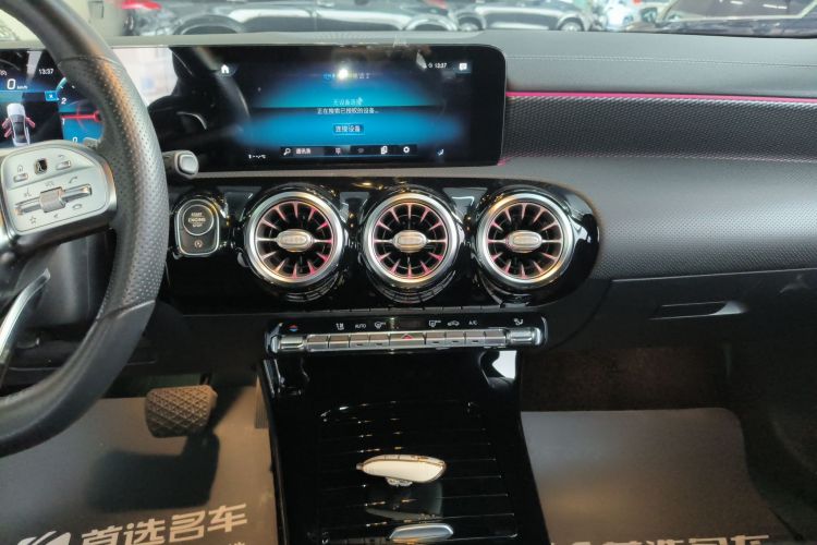 奔驰A级 2020款 改款 A 200 L 运动轿车时尚型中控内饰16