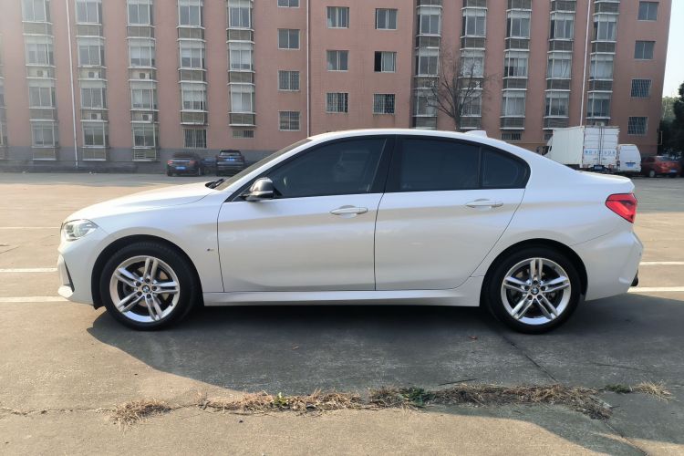 宝马1系 2021款 120i M运动曜夜版车身外观4