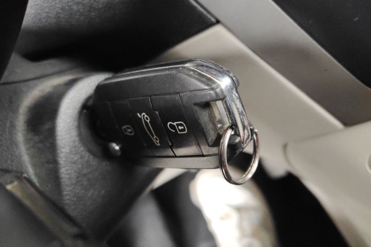 雪铁龙 爱丽舍 2014款 1.6L 自动舒适型中控内饰7001