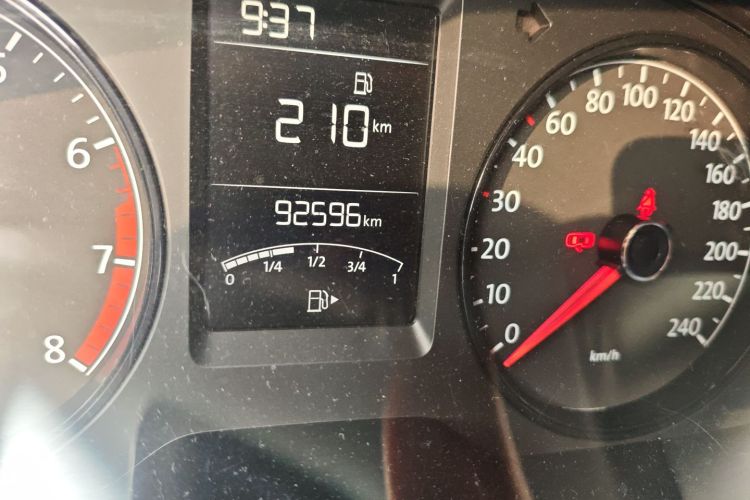 大众 朗逸 2013款 改款经典 1.6L 手动风尚版中控内饰15