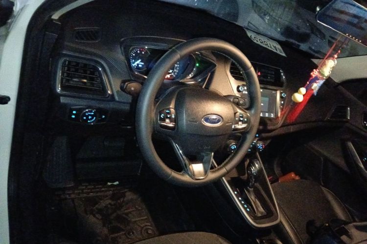 福特 福睿斯 2019款 改款 1.5L 自动悦享型 国VI中控内饰7002