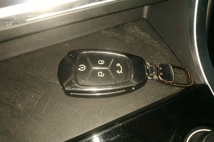 领克01 EM-P 2018款 1.5T PHEV 劲Pro 国V中控内饰7001