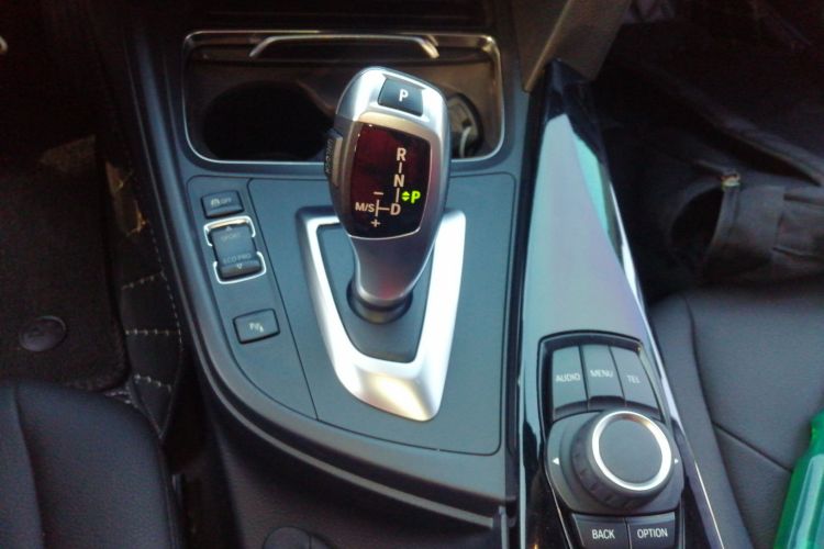 宝马3系 2017款 318Li 时尚型中控内饰18