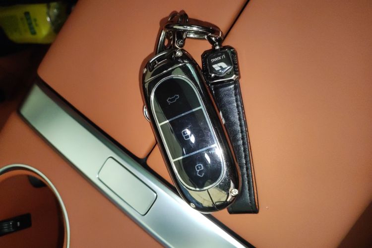 理想汽车 理想L9 2025款 Pro 智能焕新版中控内饰11