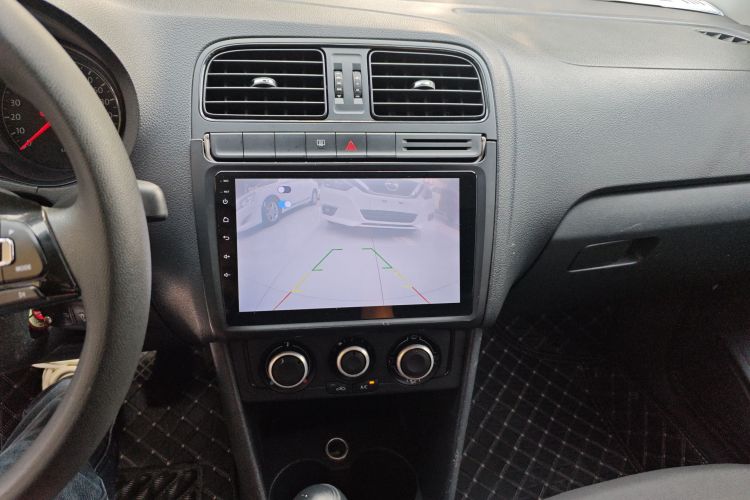 大众 Polo 2014款 1.4L 手动风尚版中控内饰16