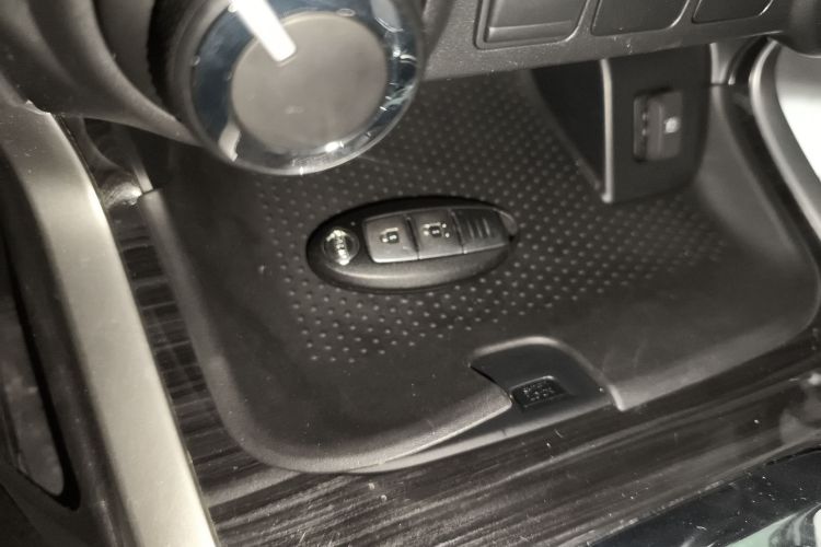 日产 途达 2020款 2.5L XV 4WD 自动四驱旗舰版中控内饰7001