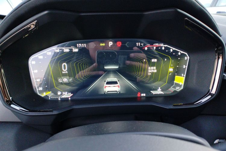 领克01 2021款 2.0TD 四驱暗夜版中控内饰14