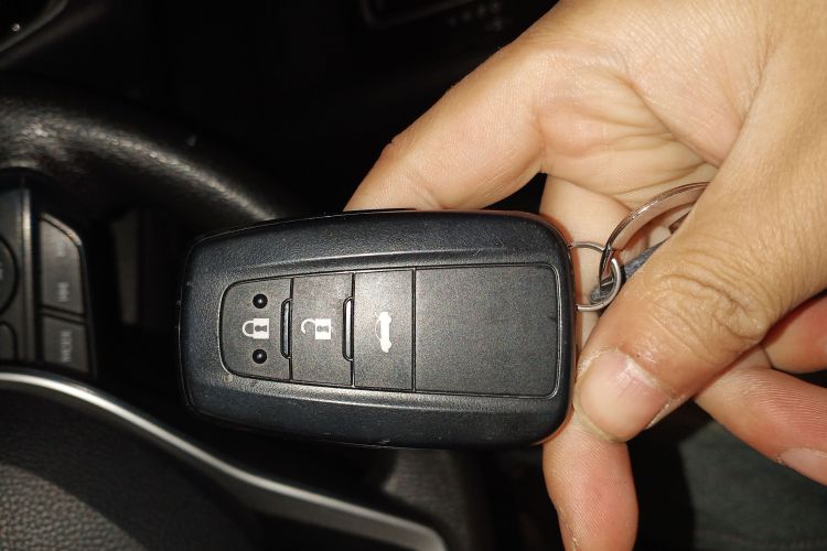 丰田 亚洲狮 2022款 2.0L 精英版中控内饰7001