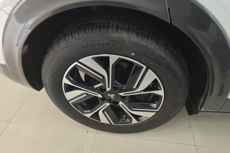 哪吒汽车 2023款 哪吒U-Ⅱ 挑战版 500 U秀 磷酸铁锂车身外观6008