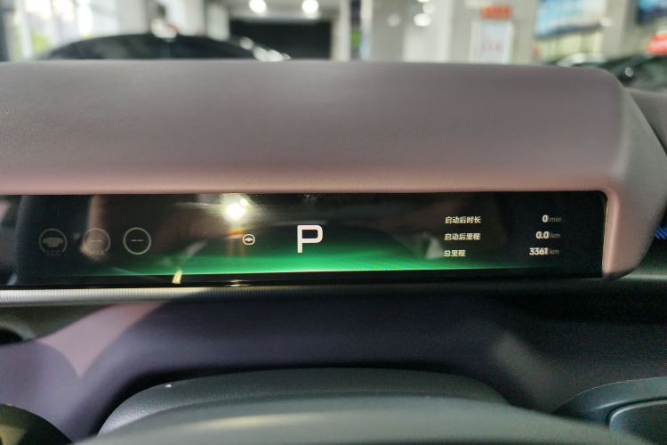 小鹏P7 2025款 702 长续航 Ultra中控内饰14