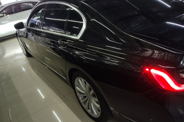 宝马7系 2019款 改款 730Li 豪华套装车身外观4