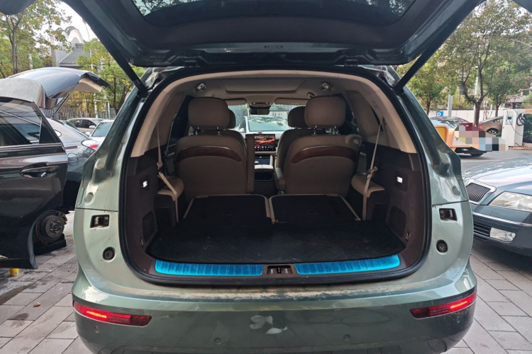 鸿蒙智行 问界M7 2024款 1.5T 后驱Plus版 6座机舱底盘23