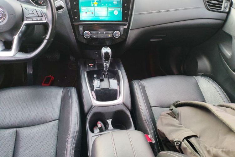 日产 奇骏 2020款 2.0L XL ITS CVT 2WD智联舒适版中控内饰18