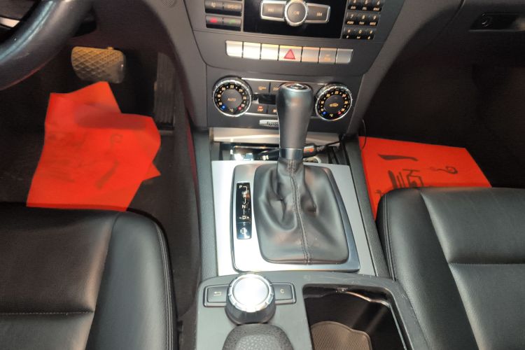 奔驰C级(进口) 2011款 C 200 时尚旅行版局部细节18