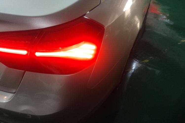 吉利汽车 帝豪 2018款 1.5L CVT豪华型车身外观6006