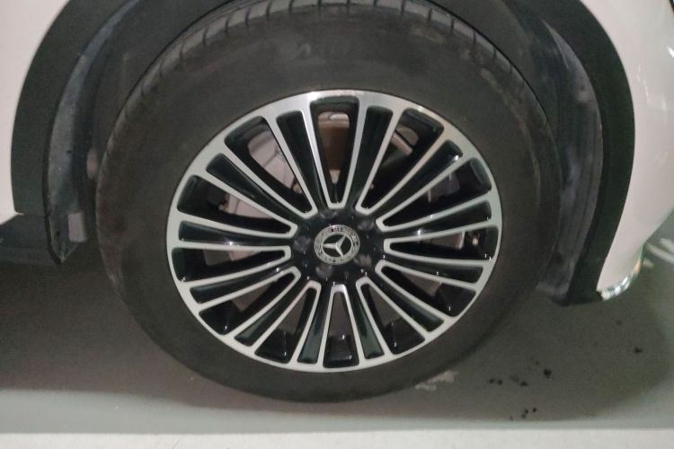 奔驰GLC 2019款 GLC 260 L 4MATIC 动感型车身外观10