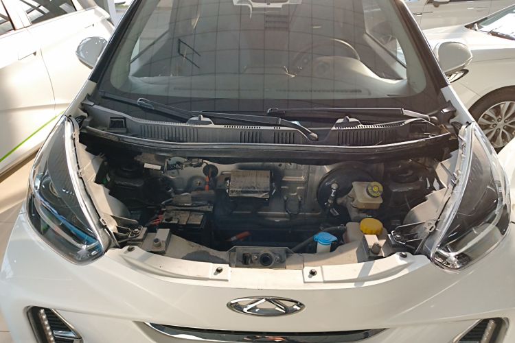 奇瑞 小蚂蚁 2022款 甜粉款 半糖版 磷酸铁锂 29.2kWh 30kW 301km机舱底盘24