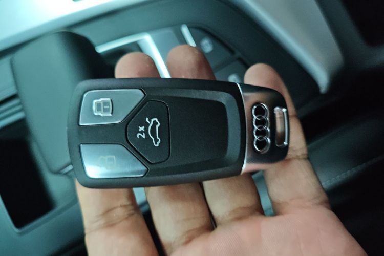 奥迪A4L 2024款 40 TFSI 时尚动感型中控内饰7001