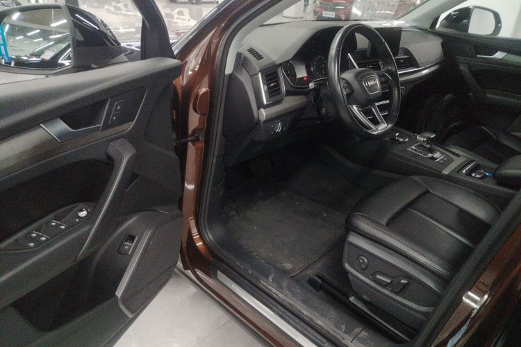 奥迪Q5L 2018款 40 TFSI 荣享进取型 国V中控内饰20