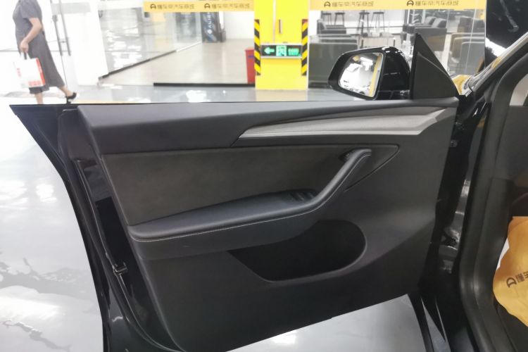 特斯拉 Model Y 2023款 高性能全轮驱动版中控内饰47