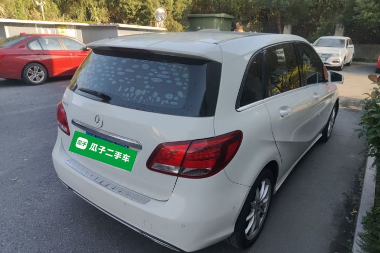 奔驰B级 2015款 B 200 动感型车身外观7