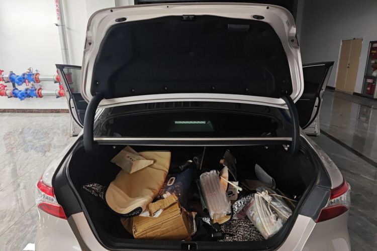 丰田 凯美瑞 2018款 2.0G 豪华版机舱底盘23