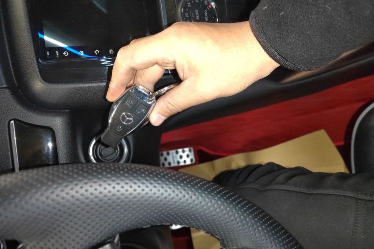 奔驰R级 2017款 R 320 4MATIC 商务型臻藏版中控内饰11