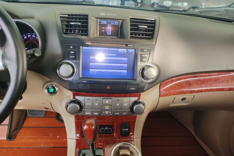 丰田 汉兰达 2012款 2.7L 两驱7座豪华版中控内饰16