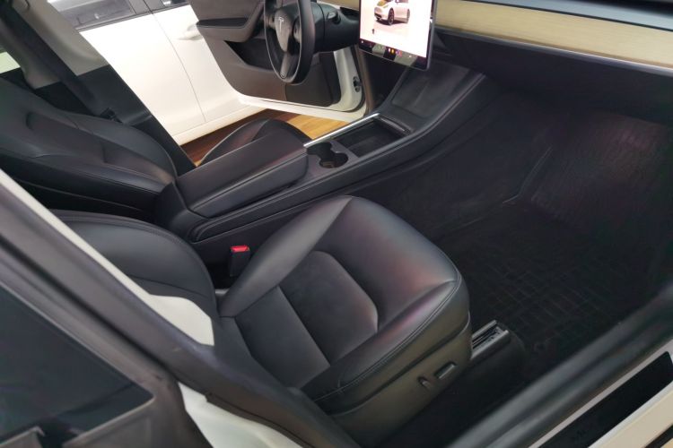 特斯拉 Model Y 2022款 长续航全轮驱动版局部细节41