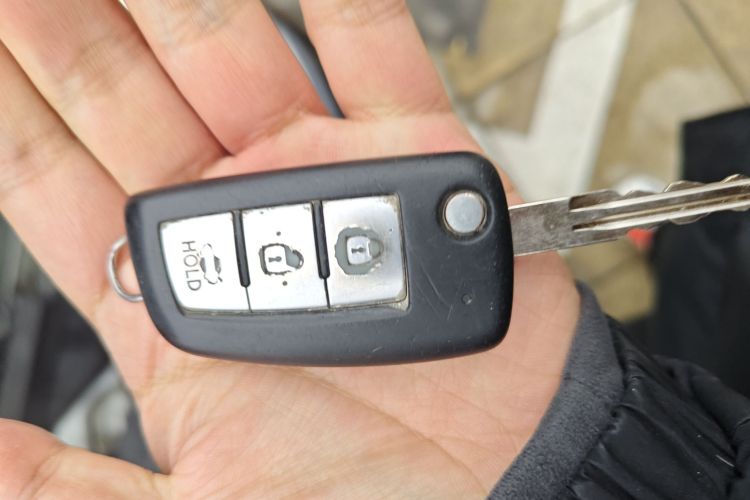 日产 轩逸 2012款 1.6XL 手动豪华版中控内饰11