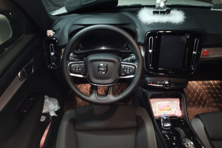 沃尔沃XC40 2023款 B3 智远豪华版中控内饰13