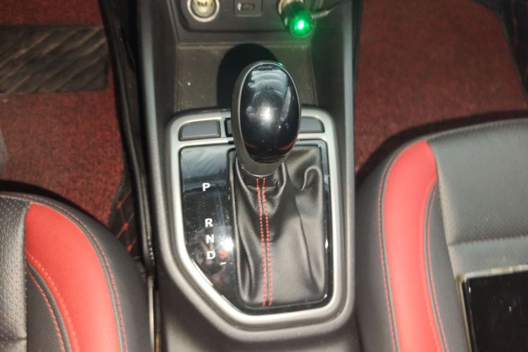 长安 逸动 2016款 XT 1.6L 自动俊酷型中控内饰18