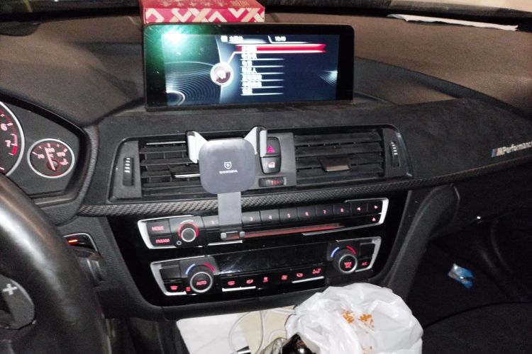 宝马3系 2017款 320i M运动型中控内饰16